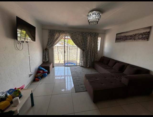 2 BEDROOM TOWNHOUSE FOR SALE IN GREENSTONE HILL